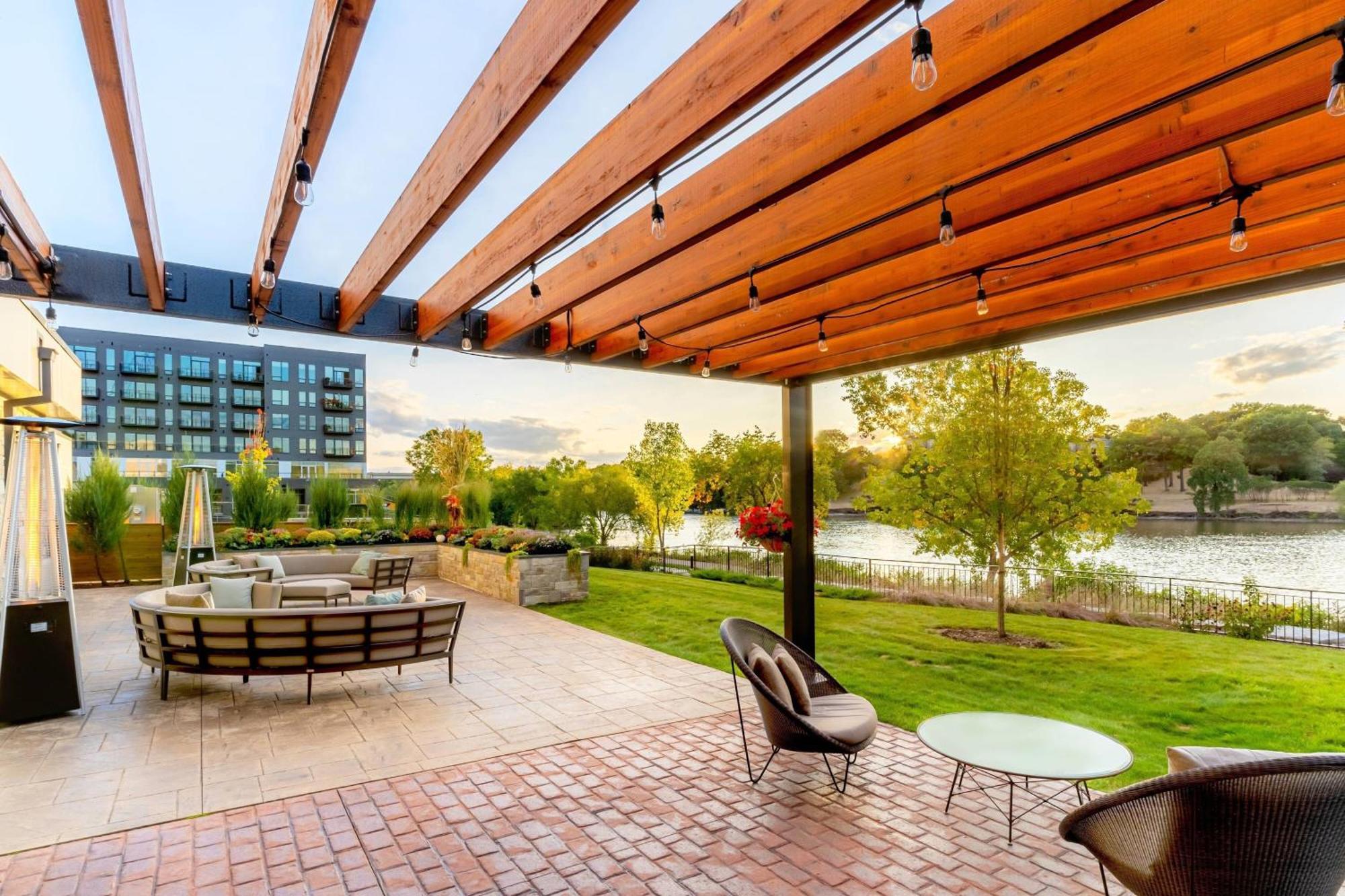 Courtyard By Marriott Appleton Riverfront Eksteriør bilde